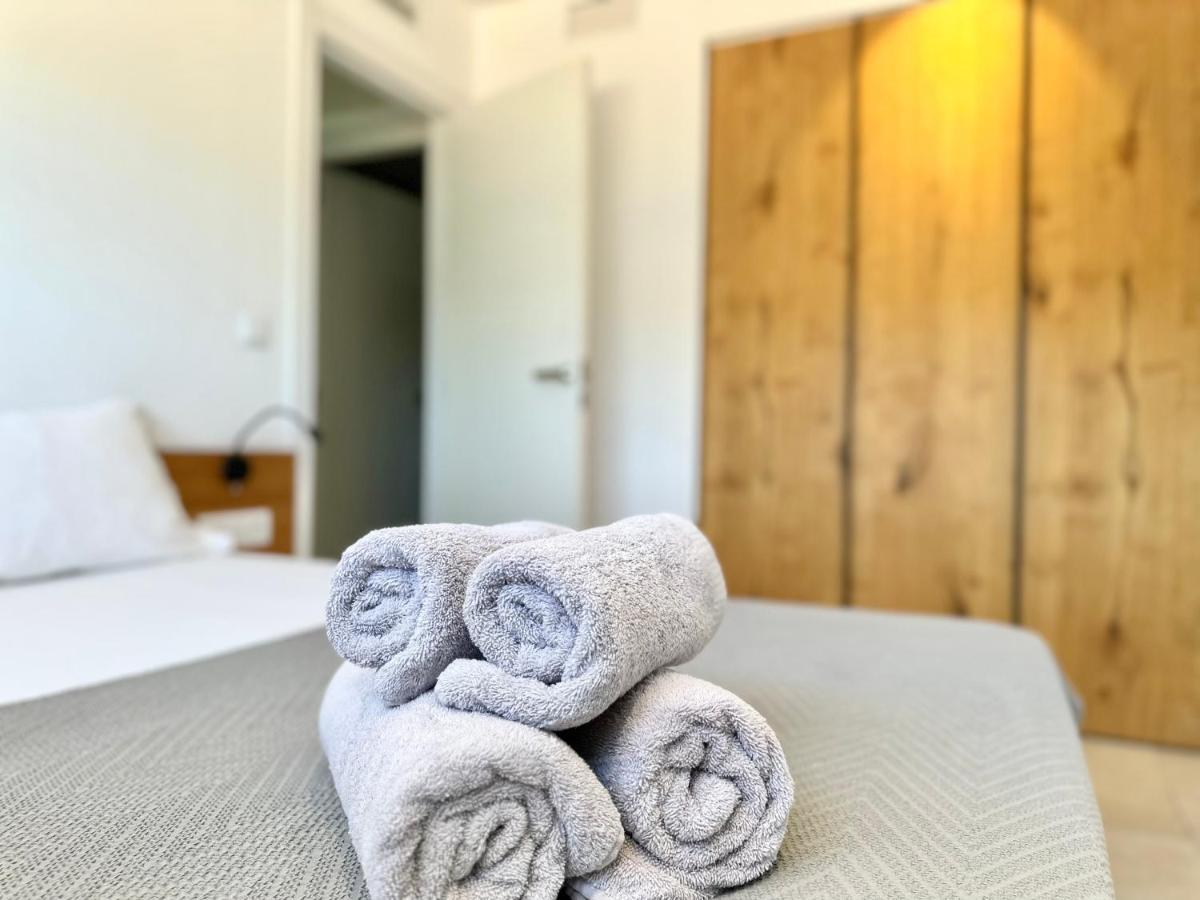 Cala Vadella Beachwalk Suites Bagian luar foto