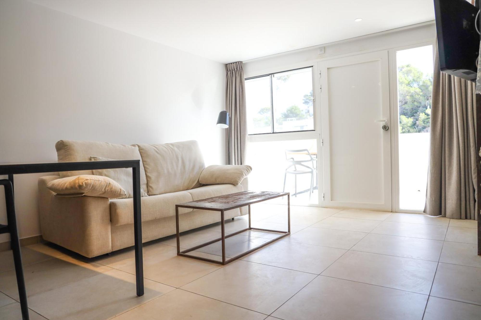 Cala Vadella Beachwalk Suites Ruang foto