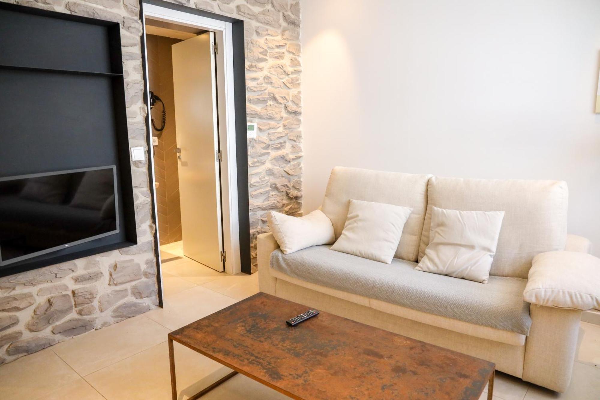 Cala Vadella Beachwalk Suites Bagian luar foto