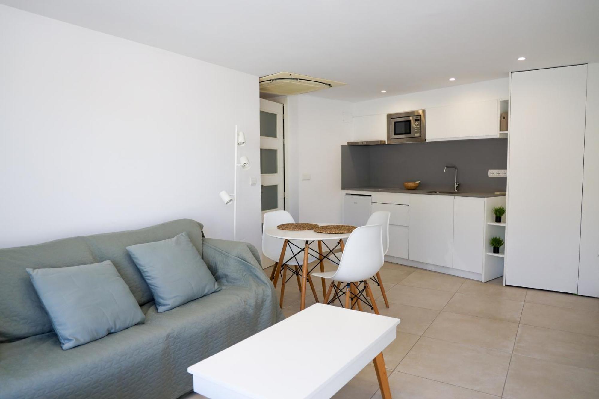 Cala Vadella Beachwalk Suites Bagian luar foto