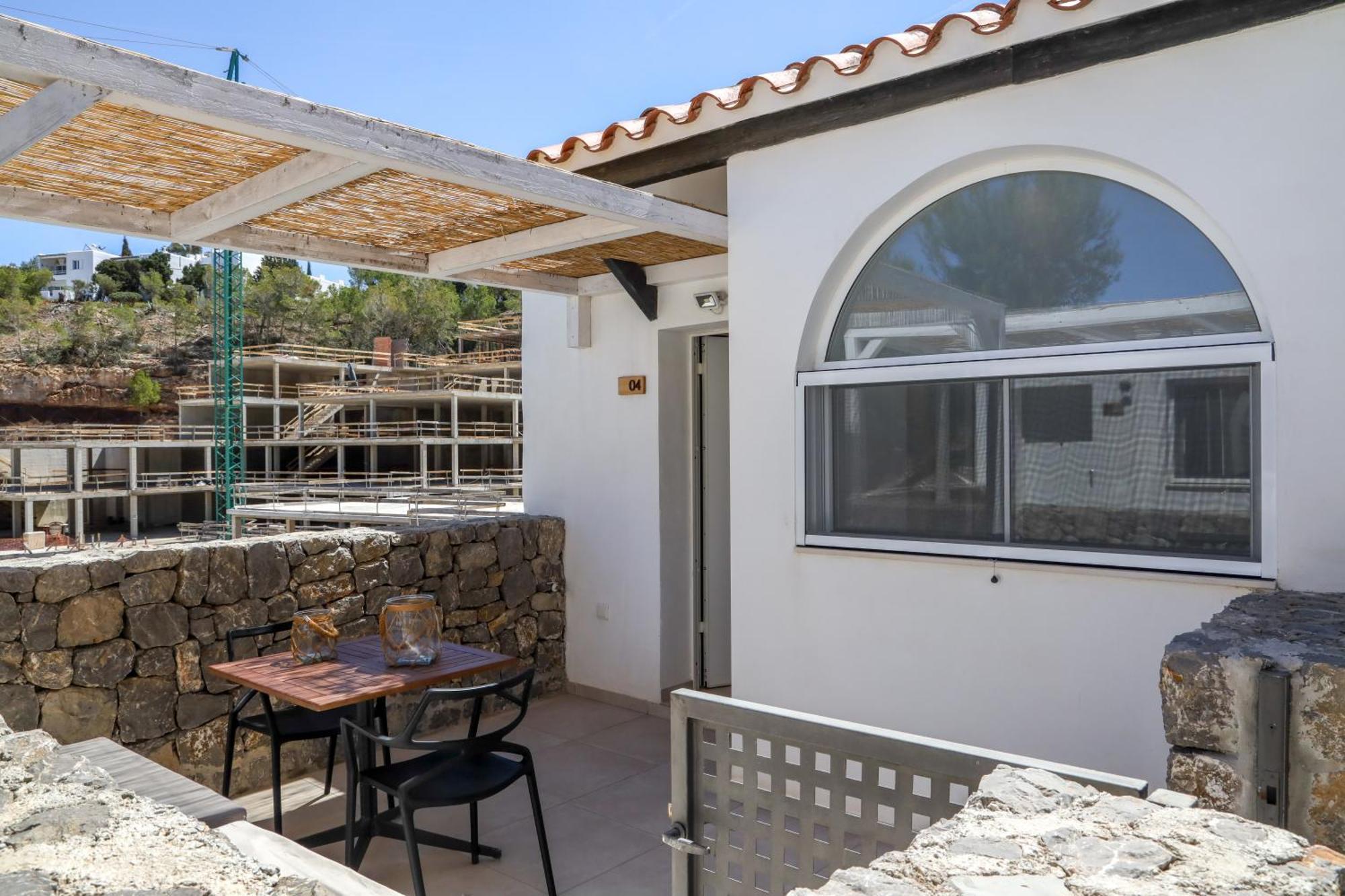 Cala Vadella Beachwalk Suites Bagian luar foto