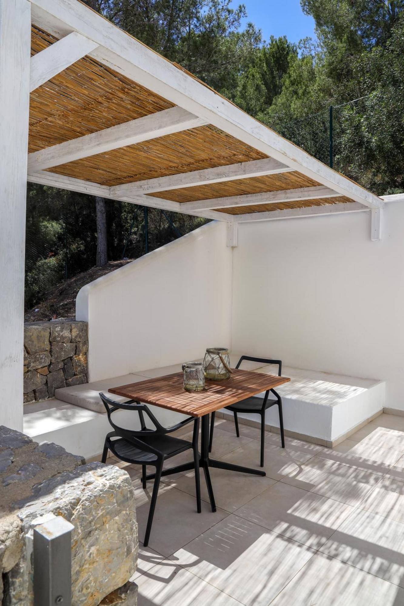 Cala Vadella Beachwalk Suites Bagian luar foto